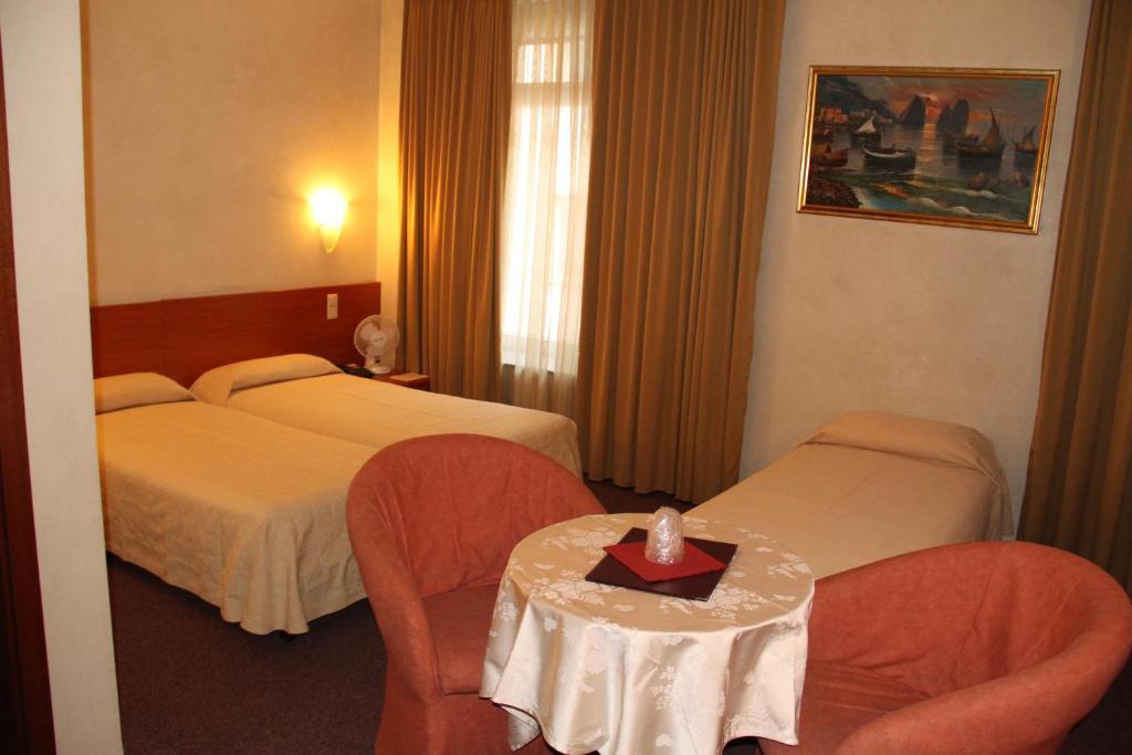 Auberge Gaglioti Luxemburg Rum bild